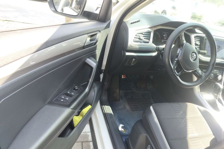 大众 T-ROC探歌 2019款 230TSI DSG两驱进取型 国VI中控内饰20