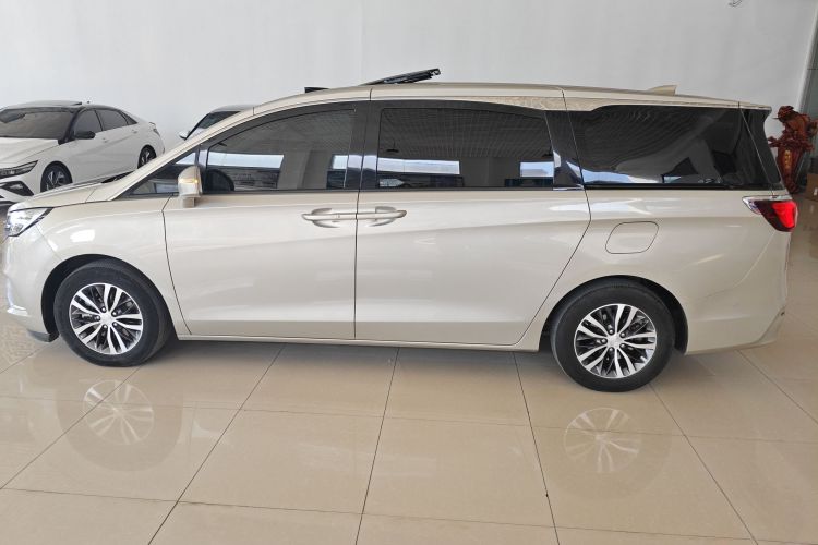 别克GL8 2020款 ES陆尊 653T 尊享型车身外观4