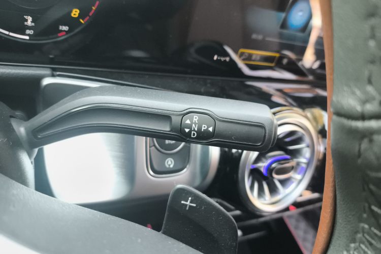 奔驰GLB 2022款 改款二 GLB 200 时尚型局部细节18