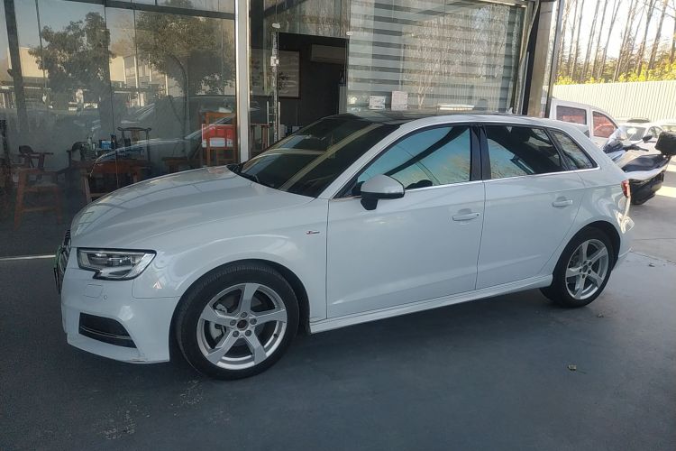 奥迪A3 2018款 30周年年型 Sportback 35 TFSI 时尚型车身外观4