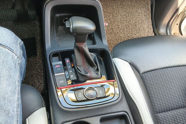 观致5 2018款 改款 1.6T 自动尊贵型中控内饰18