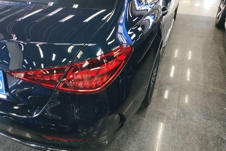 奔驰C级 2023款 改款 C 200 L 运动版车身外观9