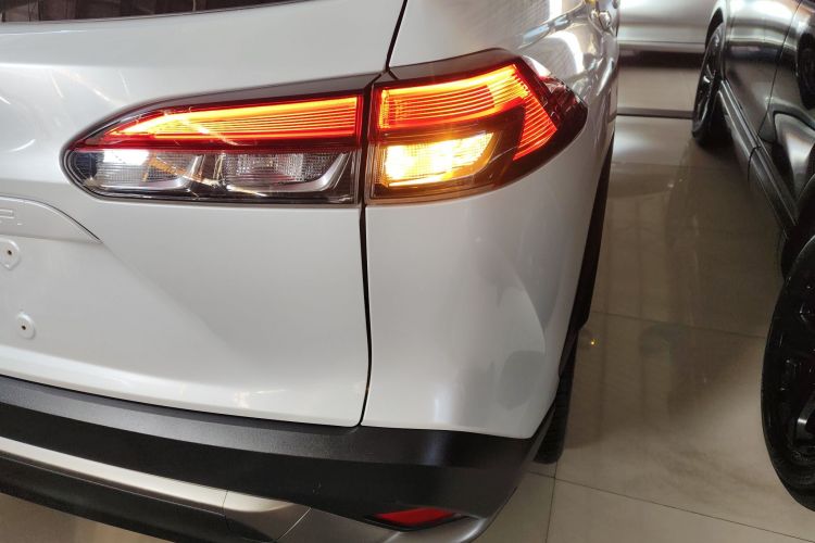 丰田 锋兰达 2022款 2.0L CVT豪华PLUS版车身外观6006