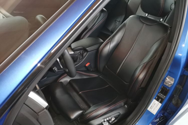 宝马3系 2017款 320i M运动型中控内饰19