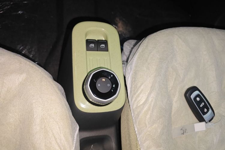 吉利银河 2024款 熊猫mini 200km 耐力熊中控内饰18