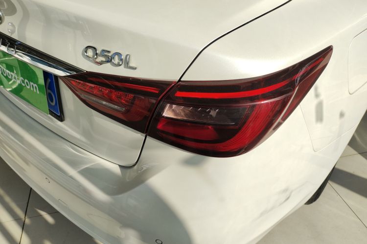 英菲尼迪Q50L 2018款 2.0T 舒适版 国VI车身外观9