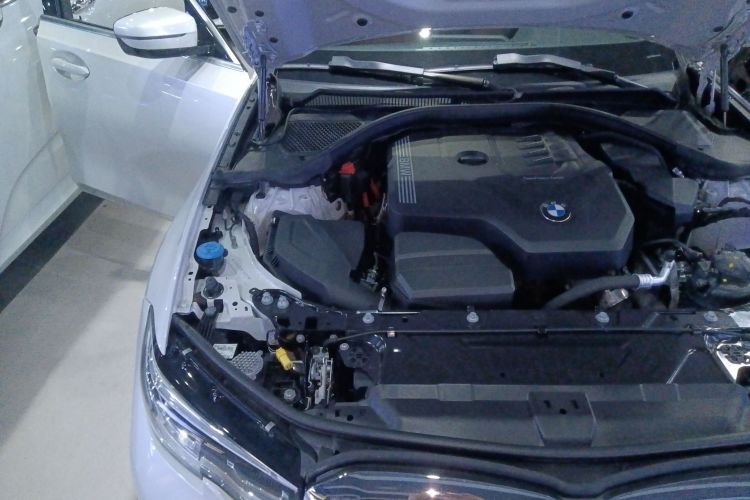 宝马3系 2022款 325Li M运动套装机舱底盘25