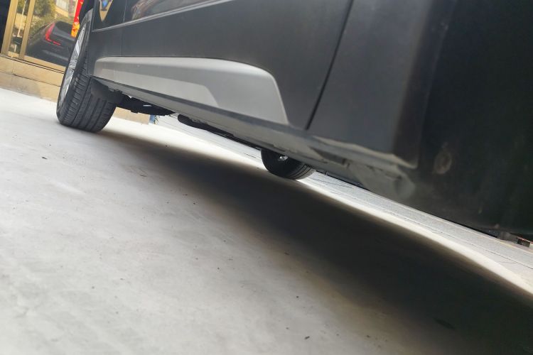 凯迪拉克XT4 2018款 28T 四驱领先型机舱底盘29