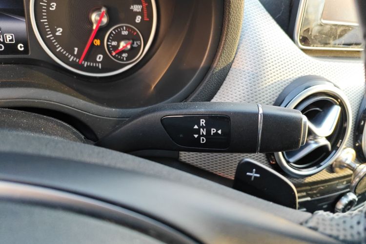 奔驰B级 2015款 B 200 时尚型中控内饰18