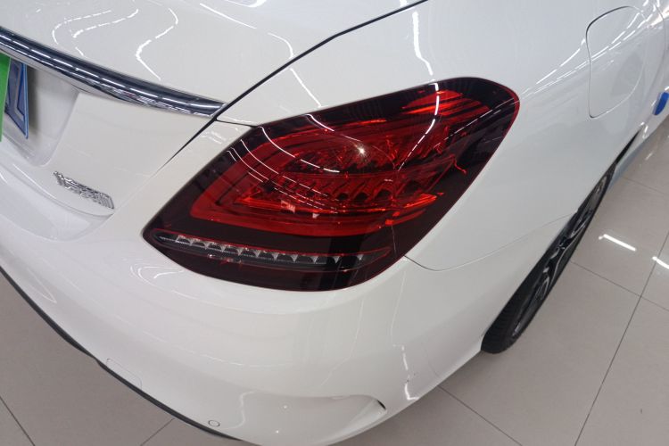 奔驰C级 2020款 改款 C 260 L 运动版车身外观9