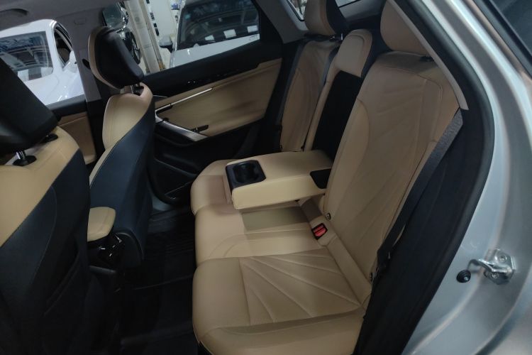 吉利汽车 博越L 2023款 2.0TD DCT旗舰型中控内饰7004