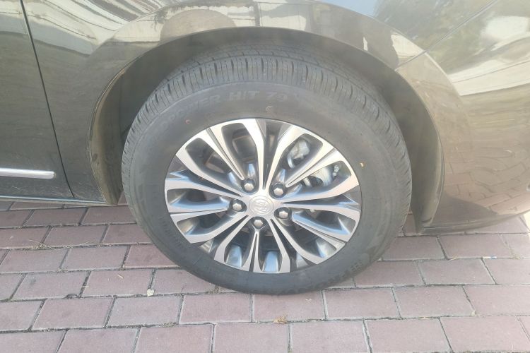 别克GL8 2020款 陆上公务舱 652T 豪华型车身外观10