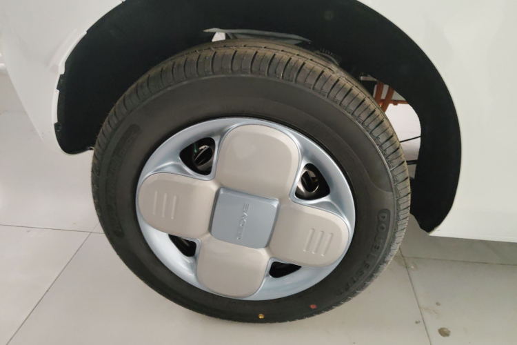 吉利银河 2024款 熊猫mini 200km 耐力熊车身外观6008