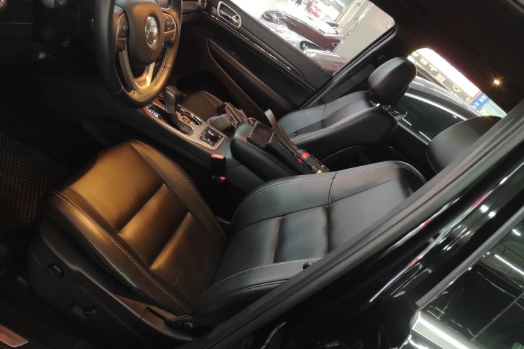 Jeep 大切诺基(进口) 2017款 3.0L 舒享导航版中控内饰19