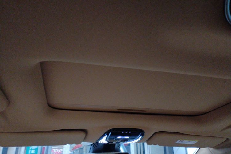 岚图汽车 岚图梦想家 2022款 0碳版 家 475km中控内饰22