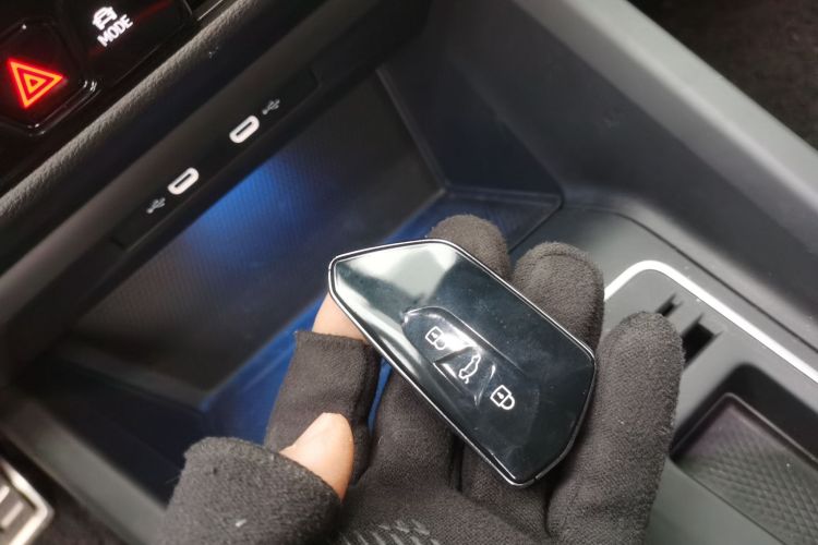 大众 高尔夫 2025款 300TSI R-Line中控内饰7001