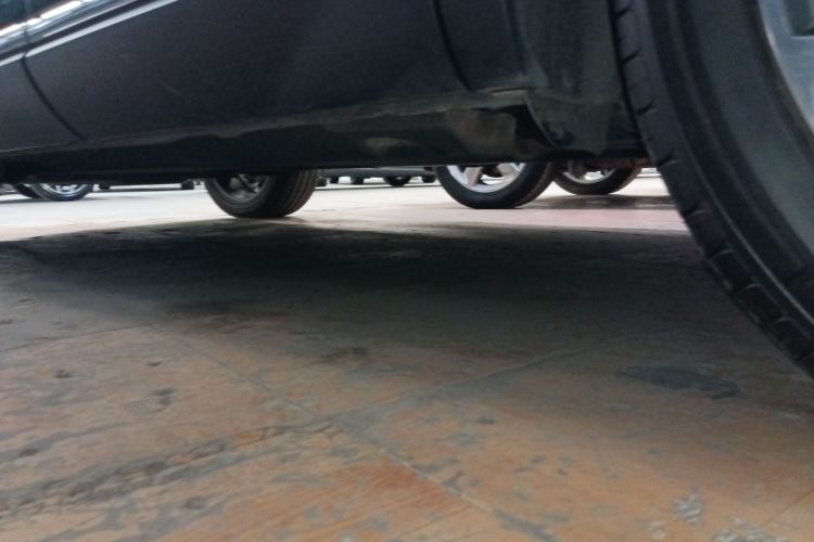 红旗HS5 2019款 2.0T 智联旗享四驱版机舱底盘30