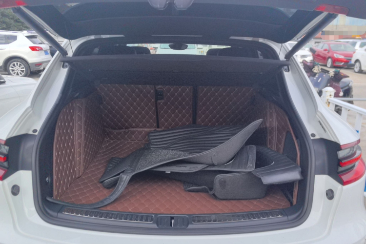 保时捷 2017款  Macan 2.0T机舱底盘23