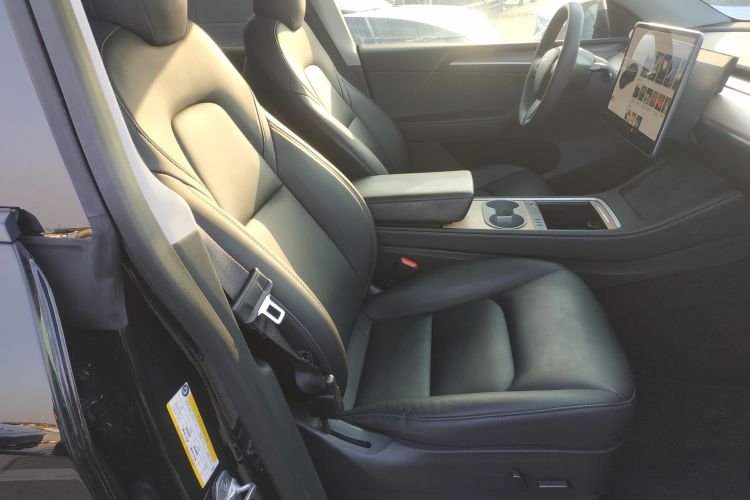 特斯拉 Model Y 2021款 标准续航后驱版局部细节41