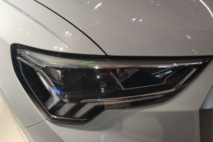 奥迪Q3 2024款 40 TFSI 时尚动感型车身外观8