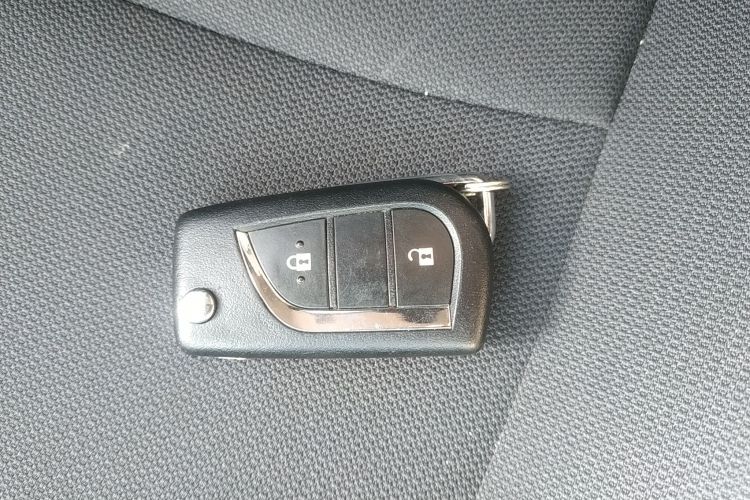 丰田 卡罗拉锐放 2022款 2.0L 先锋版中控内饰7001