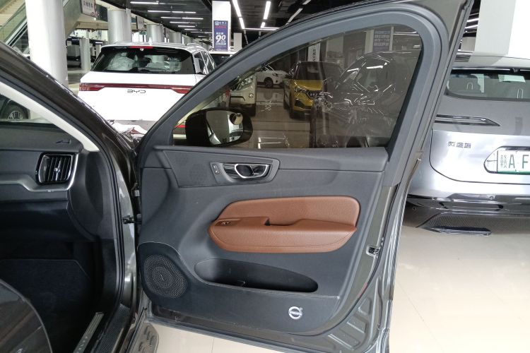 沃尔沃XC60 2018款 T5 四驱智逸版中控内饰42