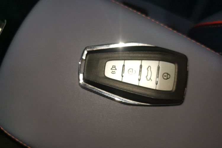 吉利几何E萤火虫 2022款 401KM 霹雳虎 4座中控内饰11