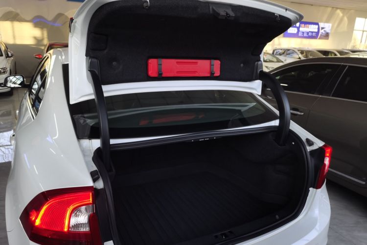 沃尔沃S60 2017款 S60L T4 智远版机舱底盘23