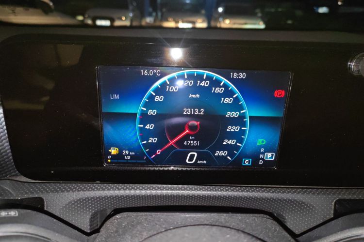 奔驰A级 2020款 A 180 L 运动轿车中控内饰14