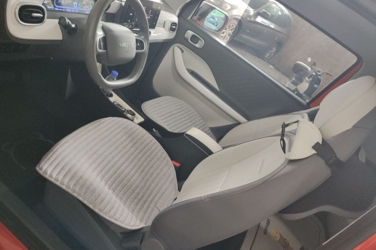 吉利银河 2025款 210km 熊猫骑士中控内饰19