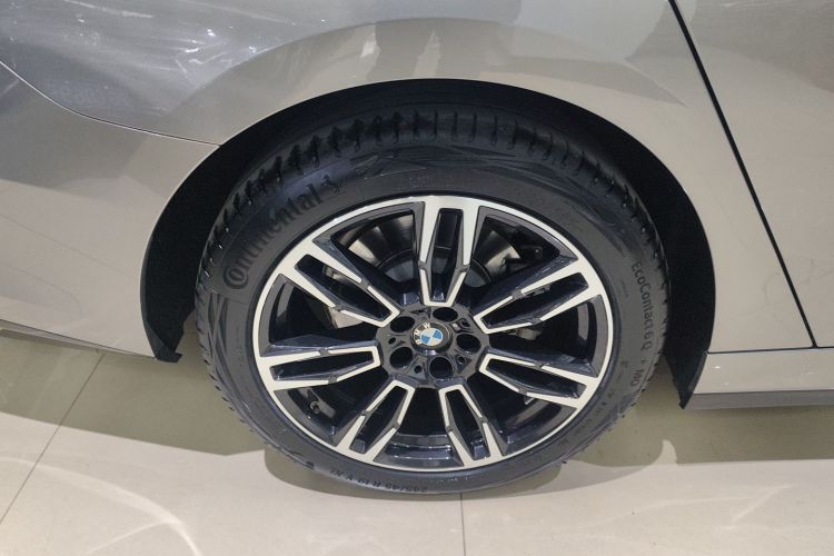 宝马5系 2024款 530Li 领先型 M运动套装车身外观6008