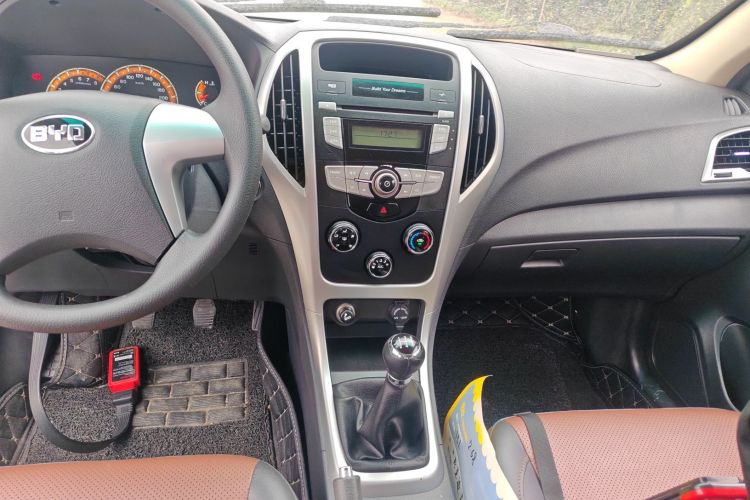 比亚迪F3 2015款 节能版 1.5L 手动舒适型中控内饰16