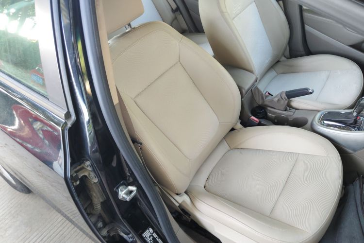 别克 英朗 2013款 GT 1.6L 自动时尚版中控内饰41