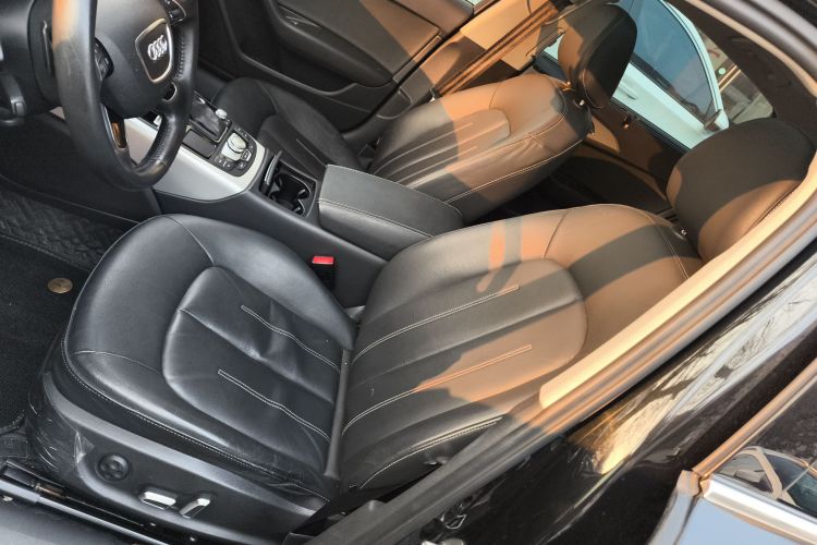 奥迪A6L 2018款 30周年年型 35 TFSI 时尚型中控内饰19