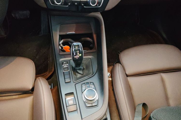 宝马X1 2021款 改款 sDrive20Li 时尚型中控内饰18