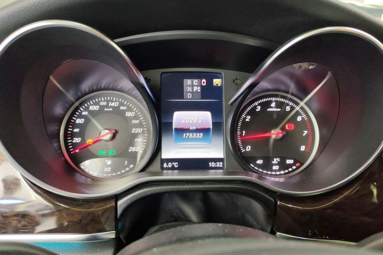 奔驰V级 2017款 V 260 L 尊贵加长版中控内饰14