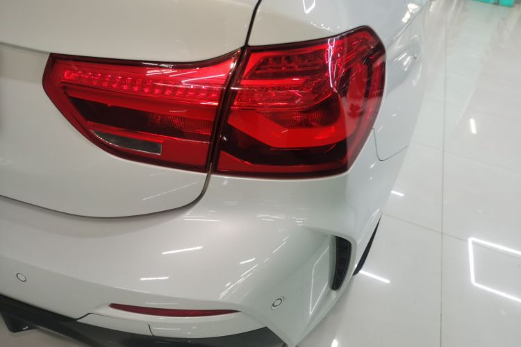 宝马1系 2020款 120i M运动套装车身外观9