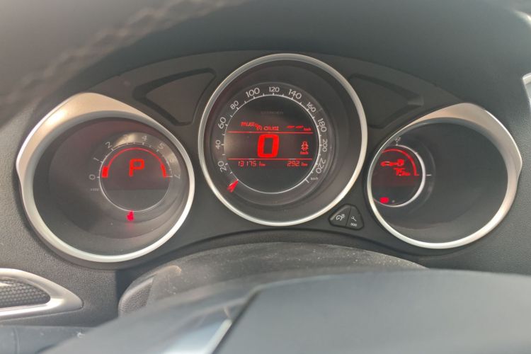 雪铁龙C4L 2014款 1.8L 智驱版 自动劲智型中控内饰14