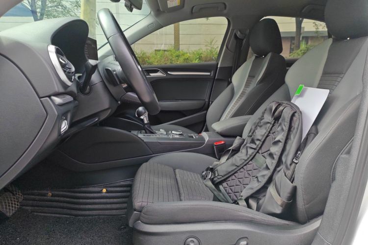 奥迪A3 2018款 30周年年型 Limousine 35 TFSI 运动型中控内饰19