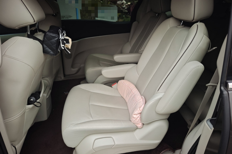 别克GL8 2021款 陆上公务舱 652T 豪华型中控内饰21