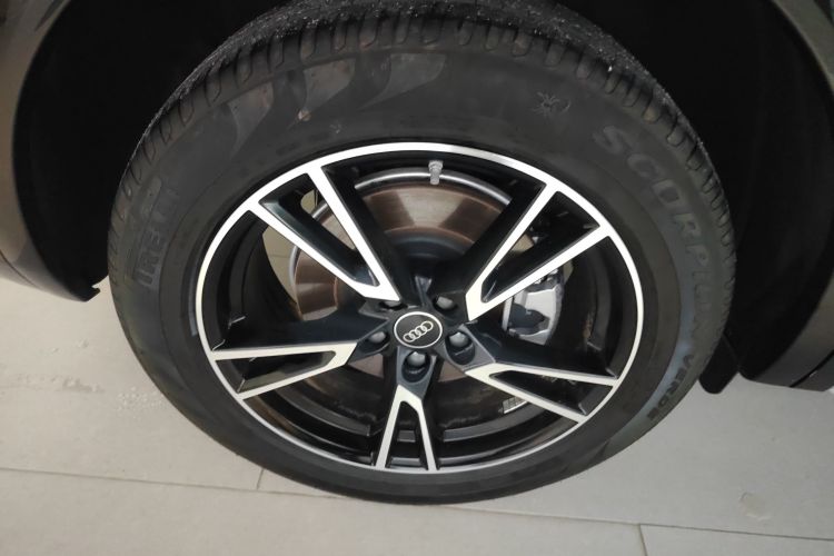 奥迪Q5L 2024款 40 TFSI 时尚动感型车身外观6007