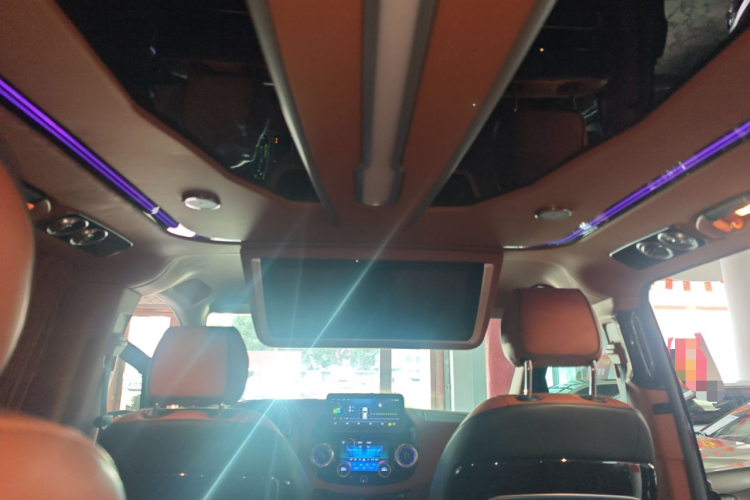 奔驰 威霆 2023款 2.0T 精英版 7座局部细节22