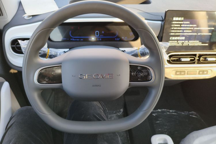 吉利银河 熊猫 2025款 210km 元气熊中控内饰13