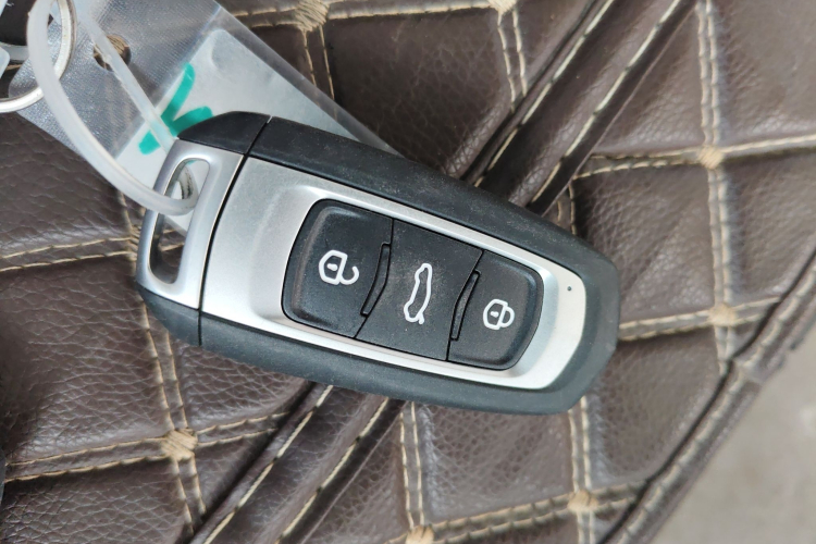 吉利银河 2025款 210km 熊猫骑士中控内饰11