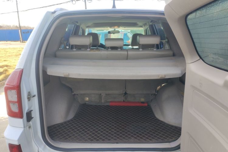 奇瑞 瑞虎3 2014款 1.6L 手动智尚版机舱底盘23