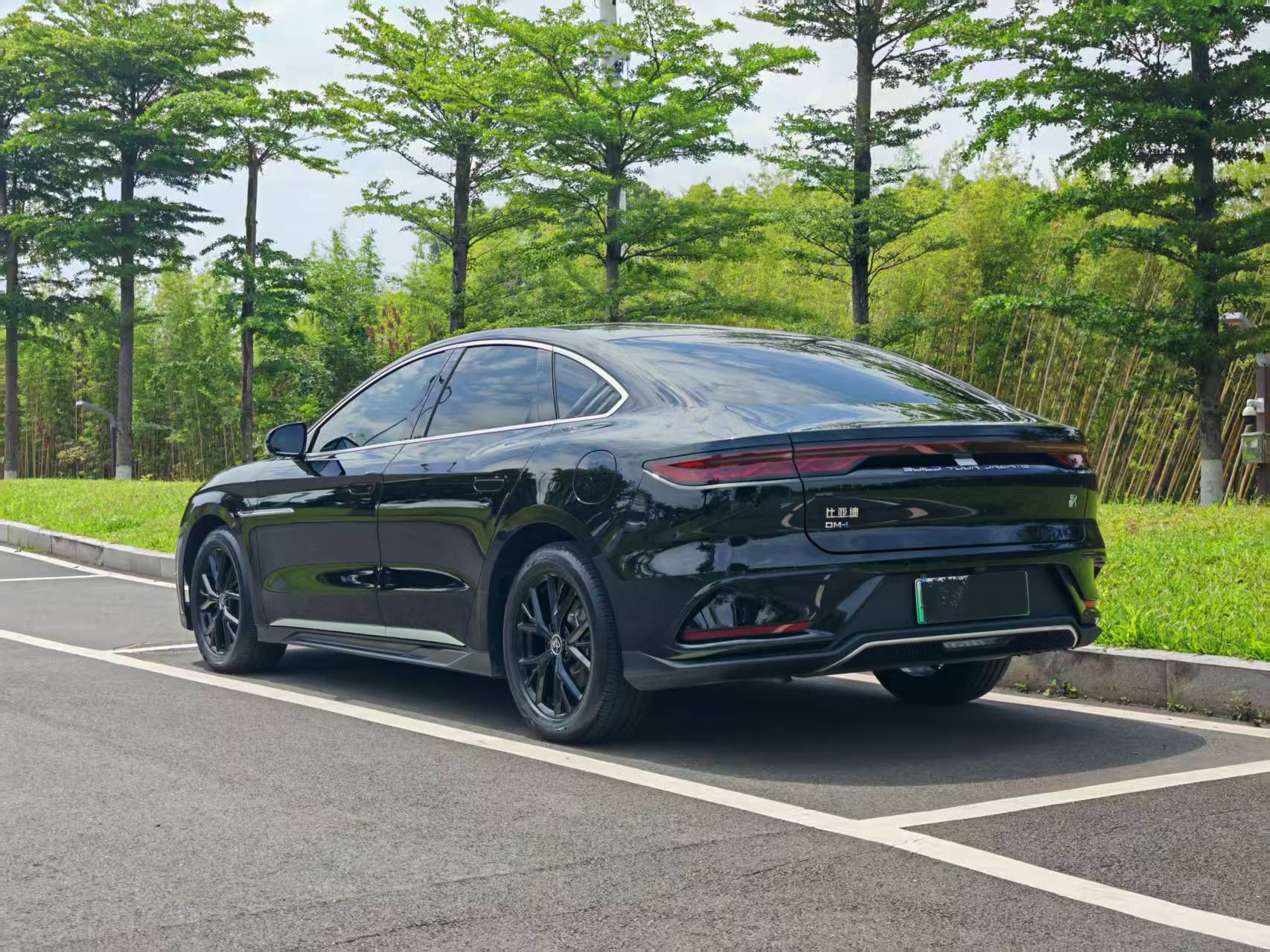 比亚迪 汉 2024款 DM-i 荣耀版 121KM 精英型