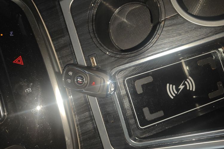 别克GL8 2023款 陆上公务舱 舒适型中控内饰7001