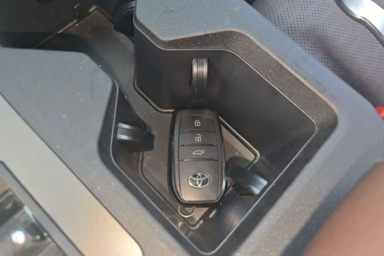 丰田 普拉多 2024款 2.4T 悍野WX版 6座中控内饰11