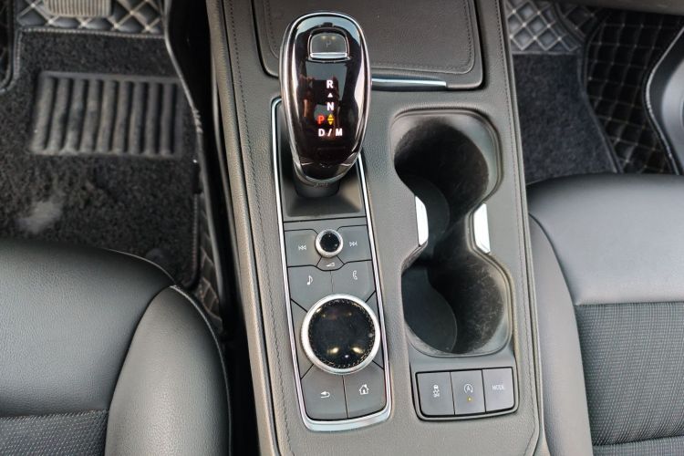 凯迪拉克XT4 2022款 28T 两驱风尚型中控内饰18