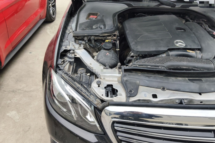 奔驰E级 2020款 E 300 L 时尚型局部细节9006